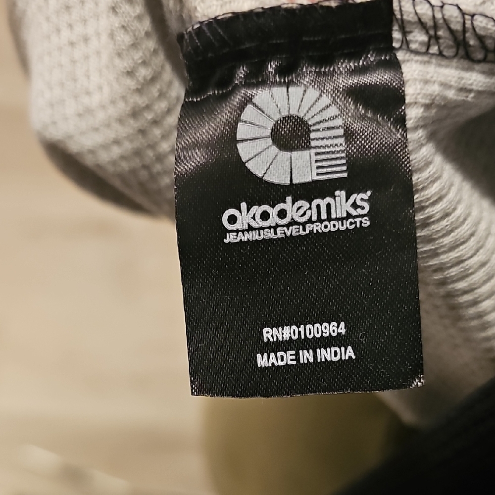 Akademiks NWT Black and Hthr Grey YMEN, knits Pullover Hoodie, Sz M - Picture 9 of 10